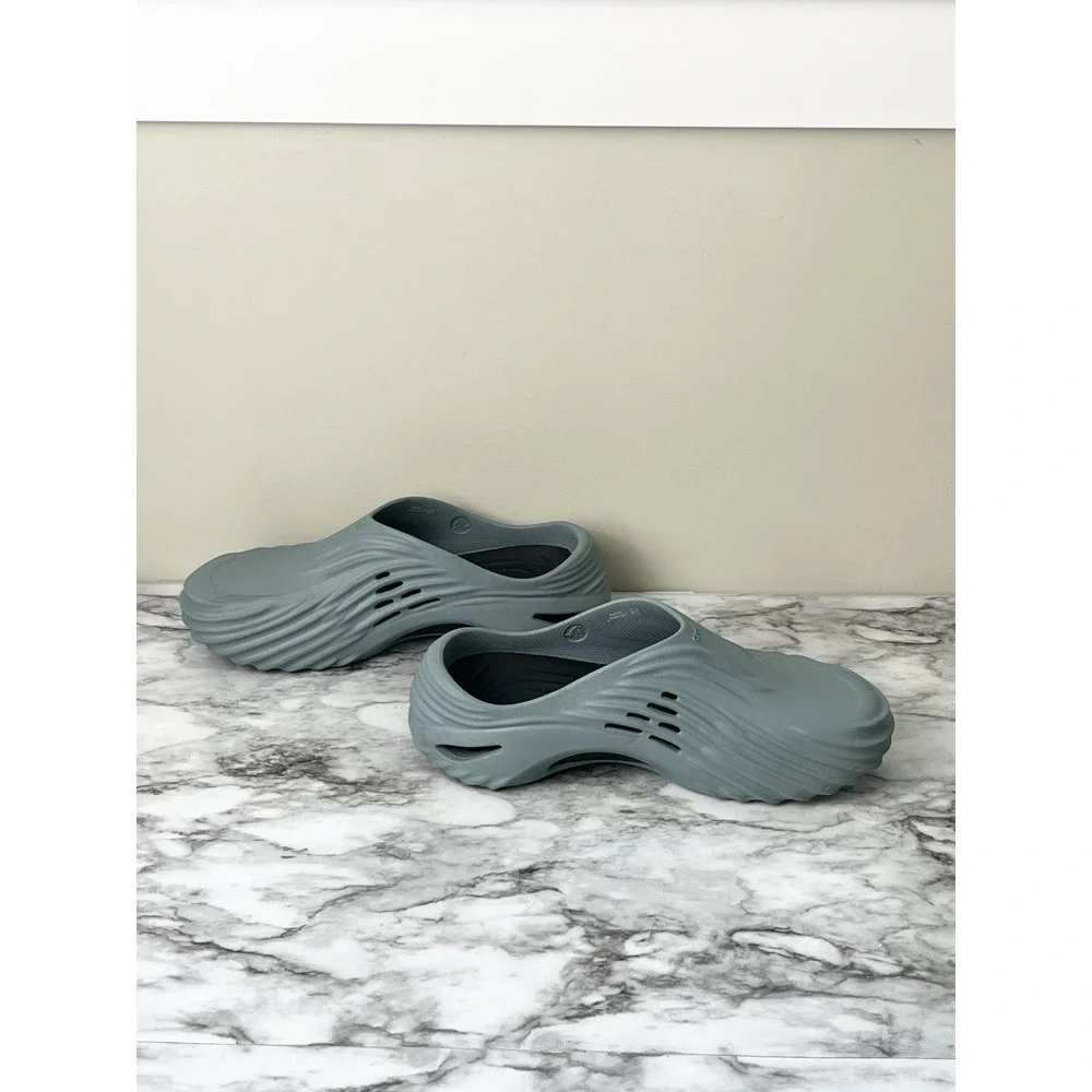 Crocs Echo Wave Pond Men's Sz 11.5 Sandals Slides #210521-3YO